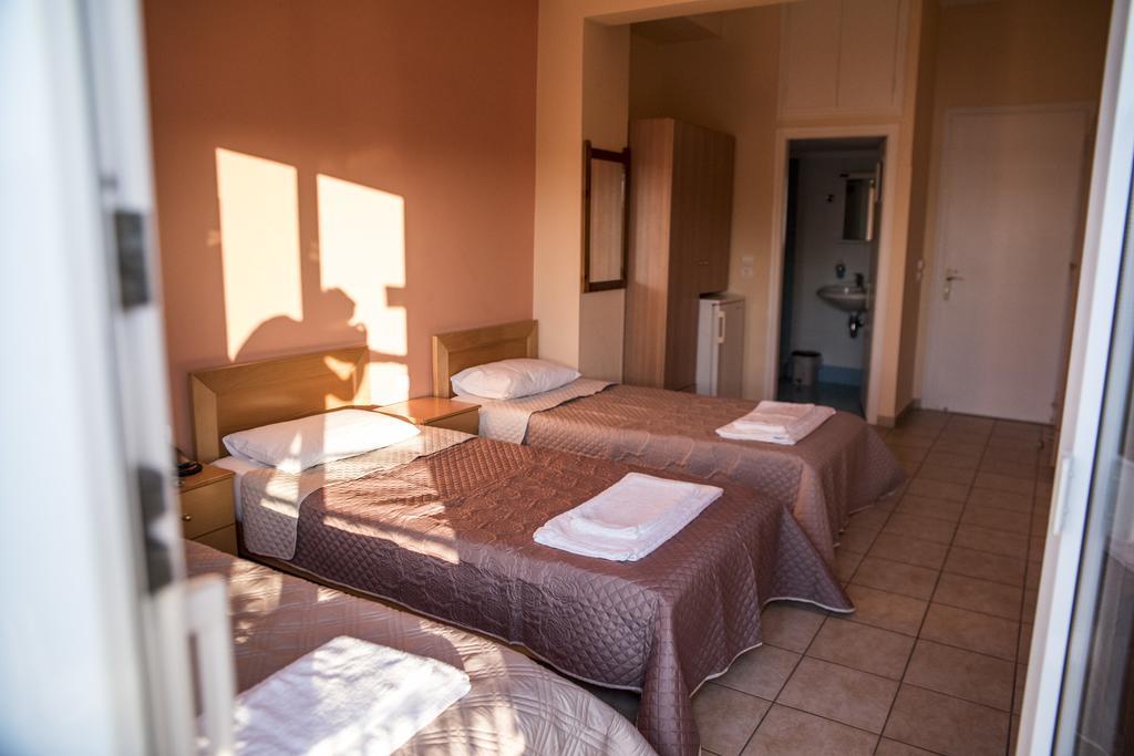 Zoumboulis Rooms Mytilíni エクステリア 写真